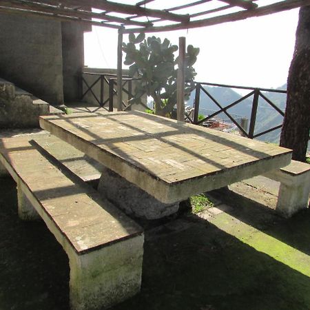 Rifugio Dei Tre Pini Guest House Кастелмола Екстериор снимка