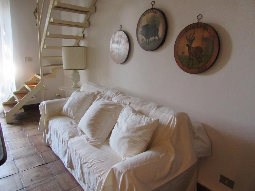 Rifugio Dei Tre Pini Guest House Кастелмола Екстериор снимка
