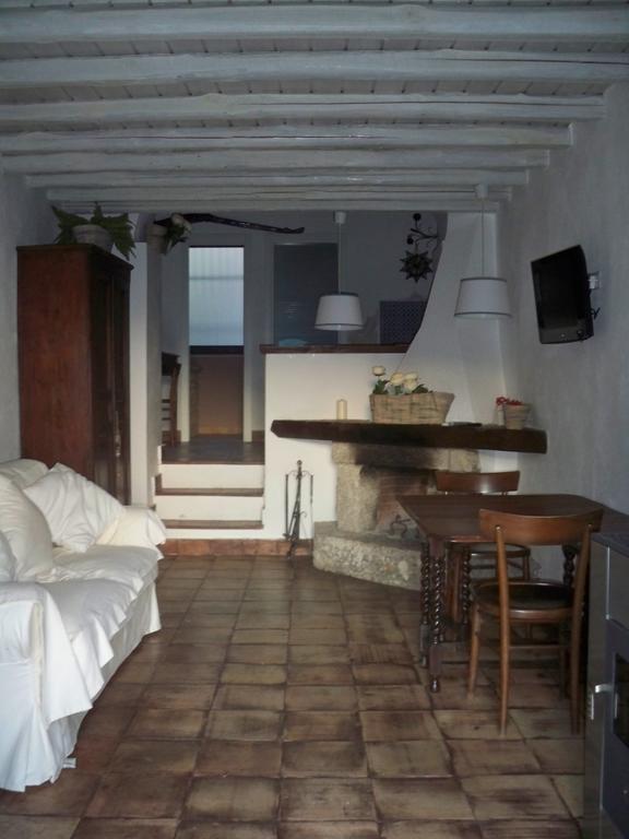 Rifugio Dei Tre Pini Guest House Кастелмола Екстериор снимка