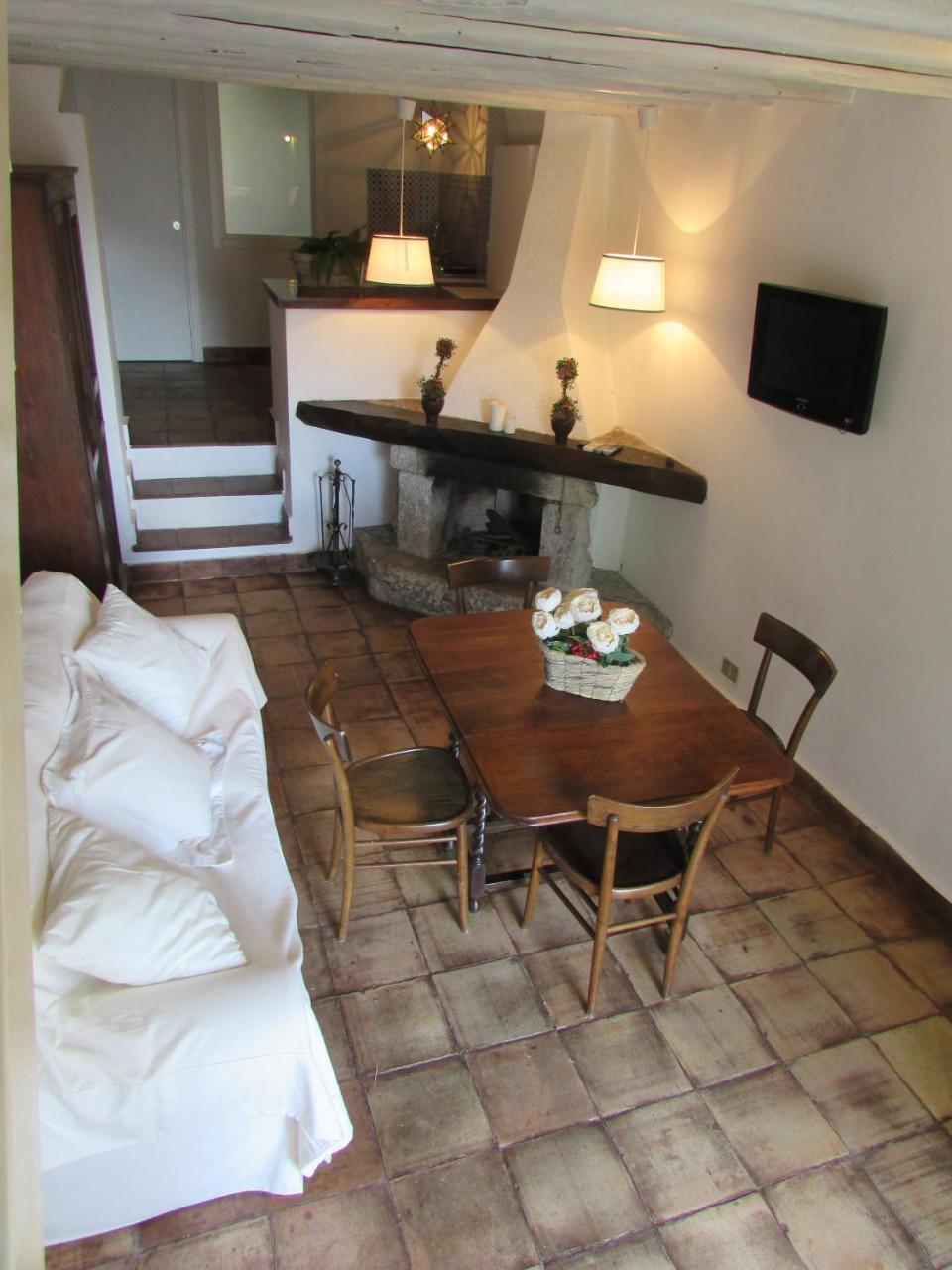 Rifugio Dei Tre Pini Guest House Кастелмола Екстериор снимка