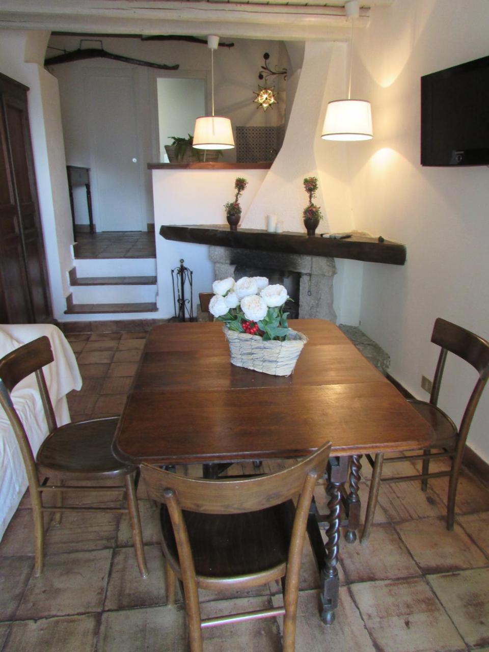 Rifugio Dei Tre Pini Guest House Кастелмола Екстериор снимка