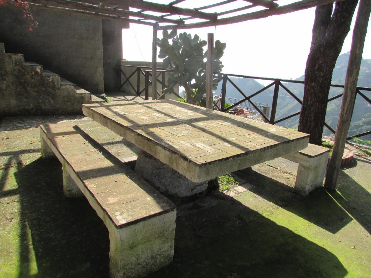 Rifugio Dei Tre Pini Guest House Кастелмола Екстериор снимка
